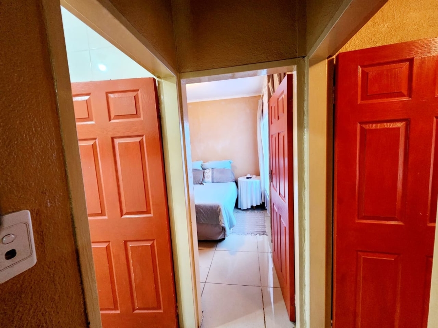 2 Bedroom Property for Sale in Tlhabane West North West